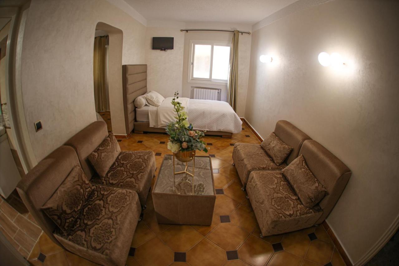 Hotel Des Lilas Уджда Екстериор снимка