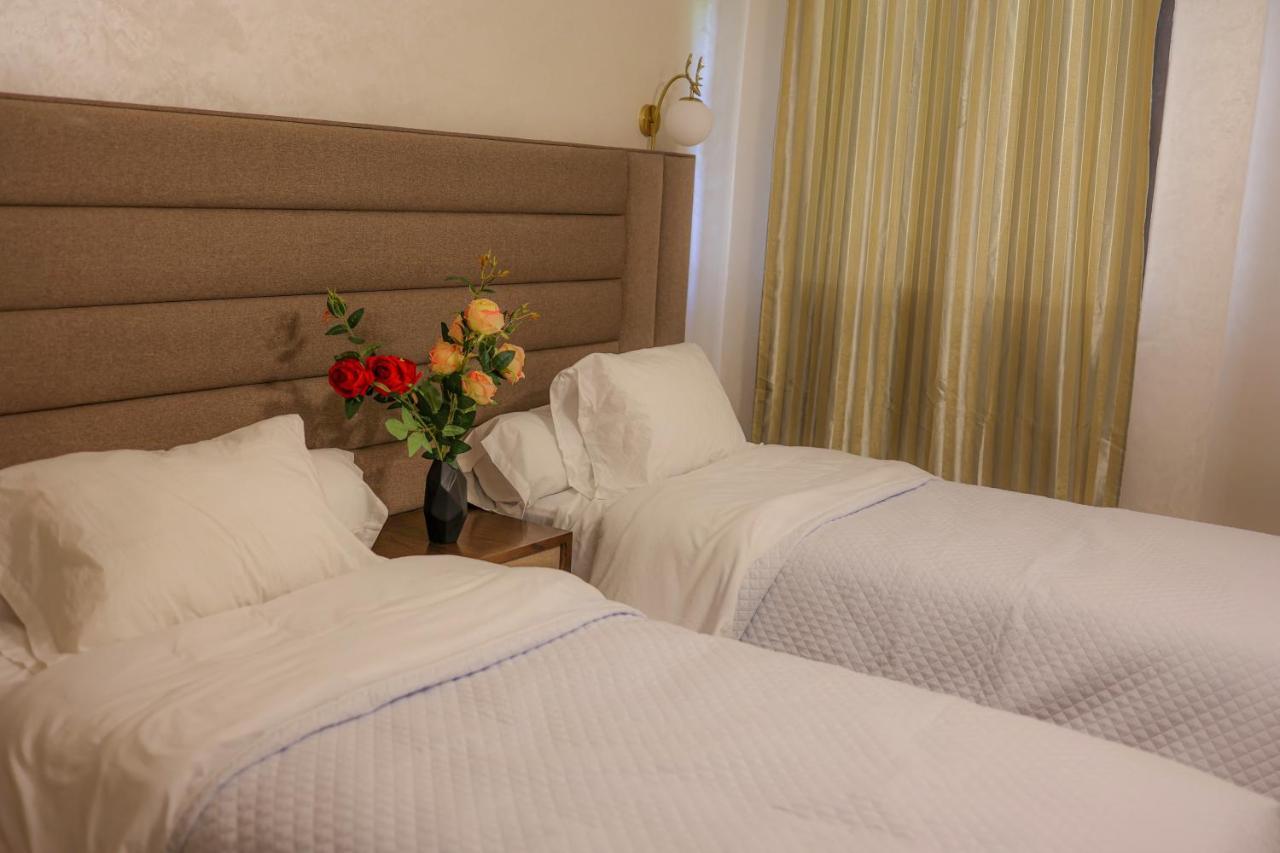 Hotel Des Lilas Уджда Екстериор снимка