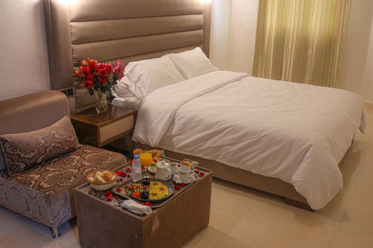 Hotel Des Lilas Уджда Екстериор снимка