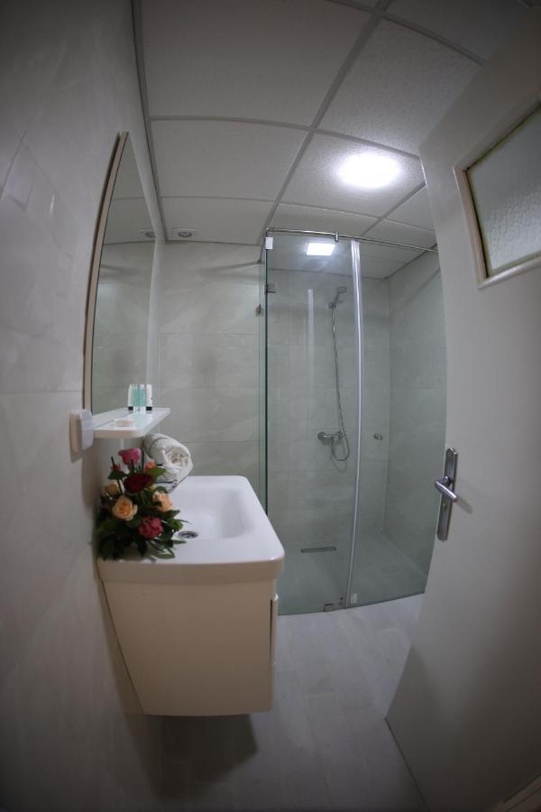 Hotel Des Lilas Уджда Екстериор снимка