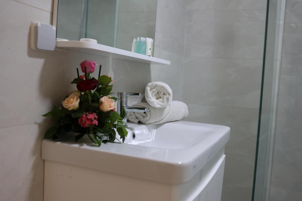 Hotel Des Lilas Уджда Екстериор снимка