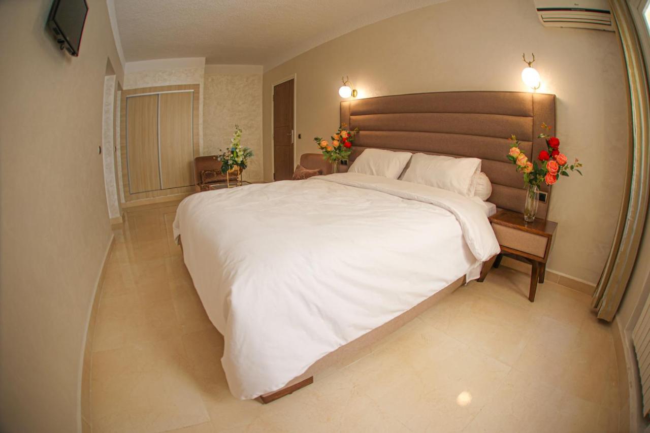 Hotel Des Lilas Уджда Екстериор снимка