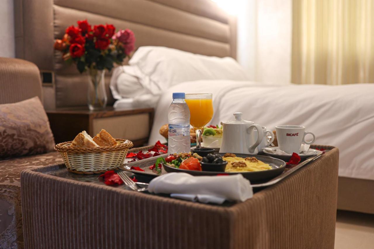 Hotel Des Lilas Уджда Екстериор снимка
