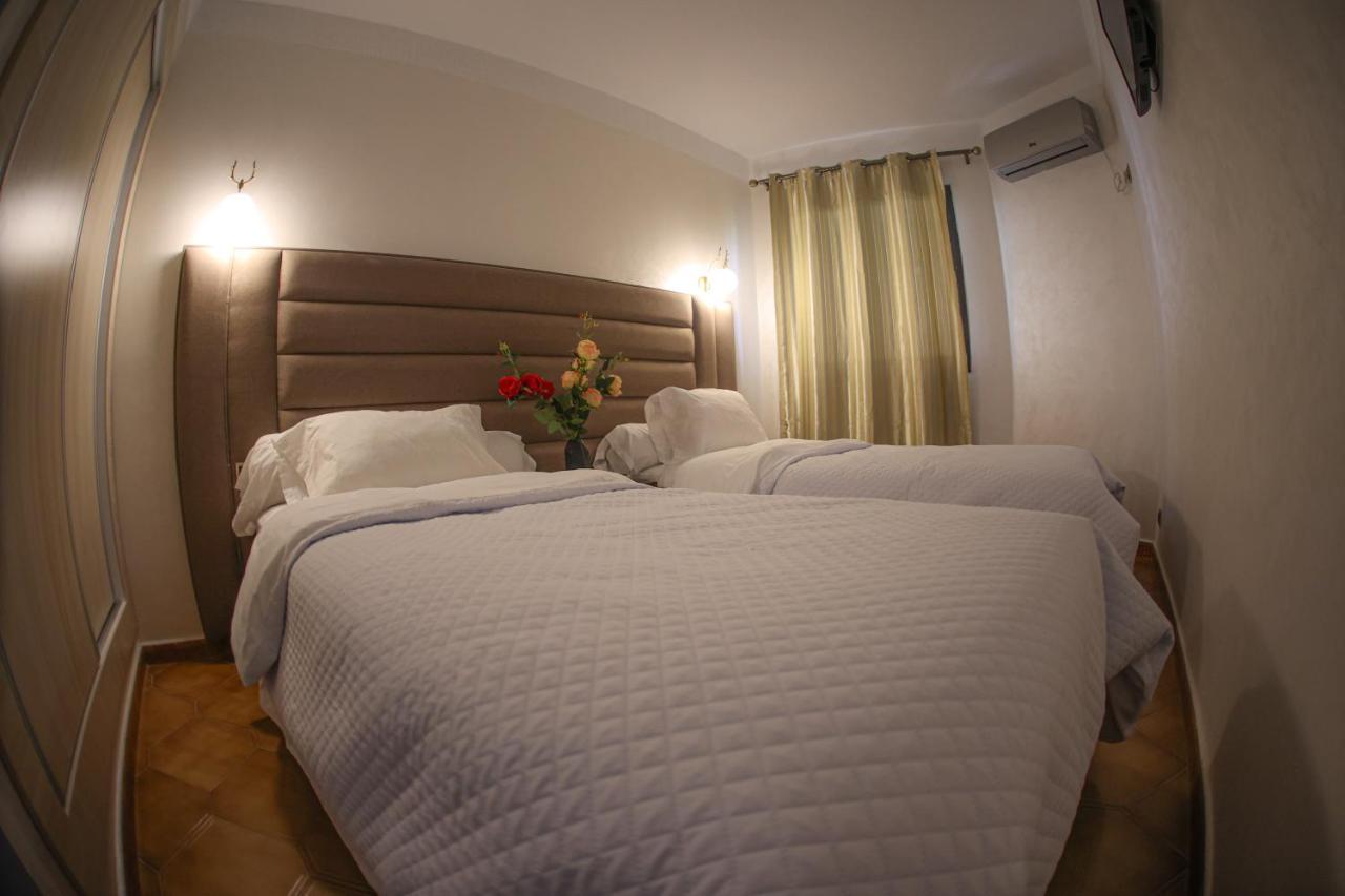 Hotel Des Lilas Уджда Екстериор снимка