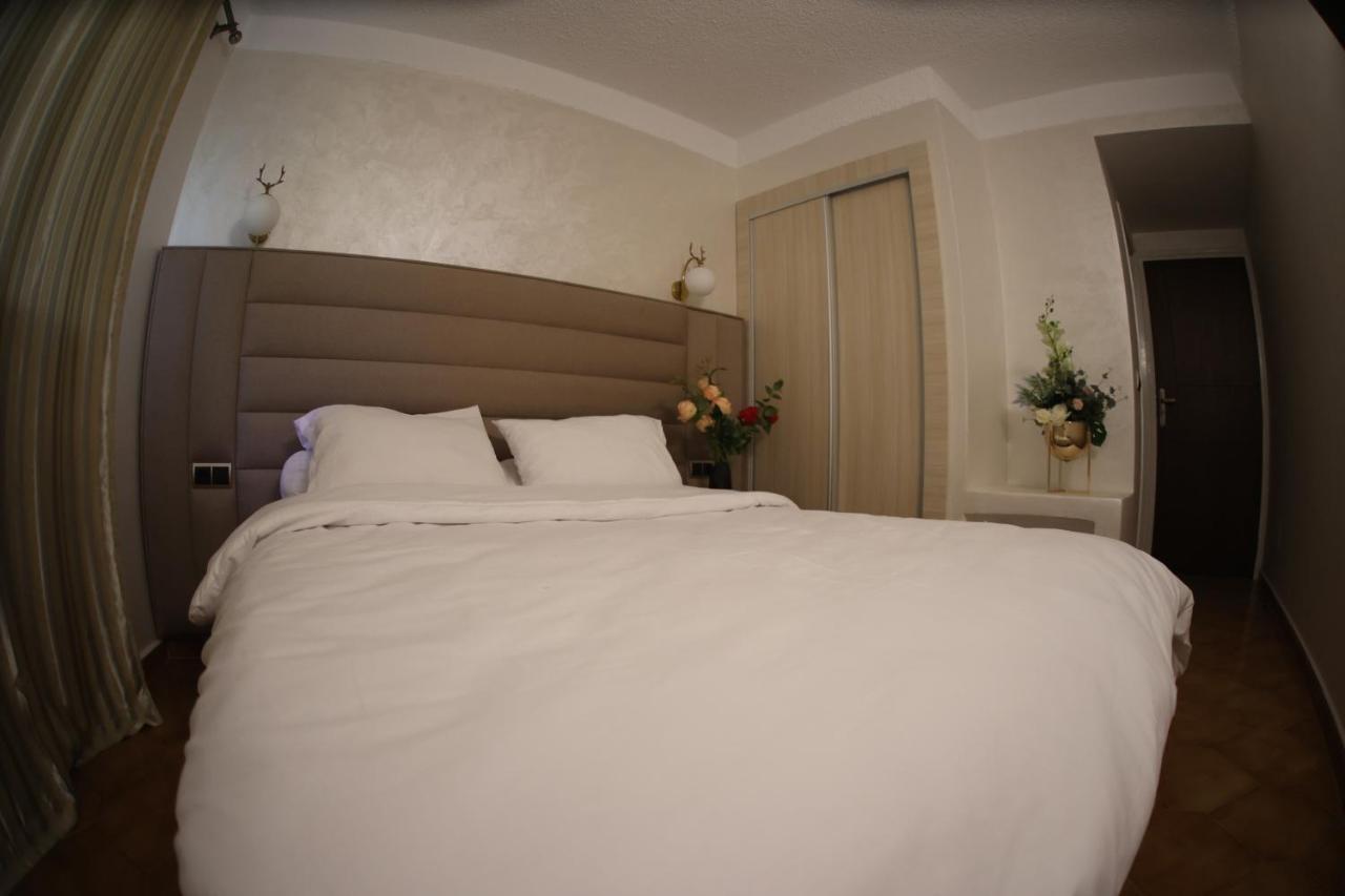 Hotel Des Lilas Уджда Екстериор снимка