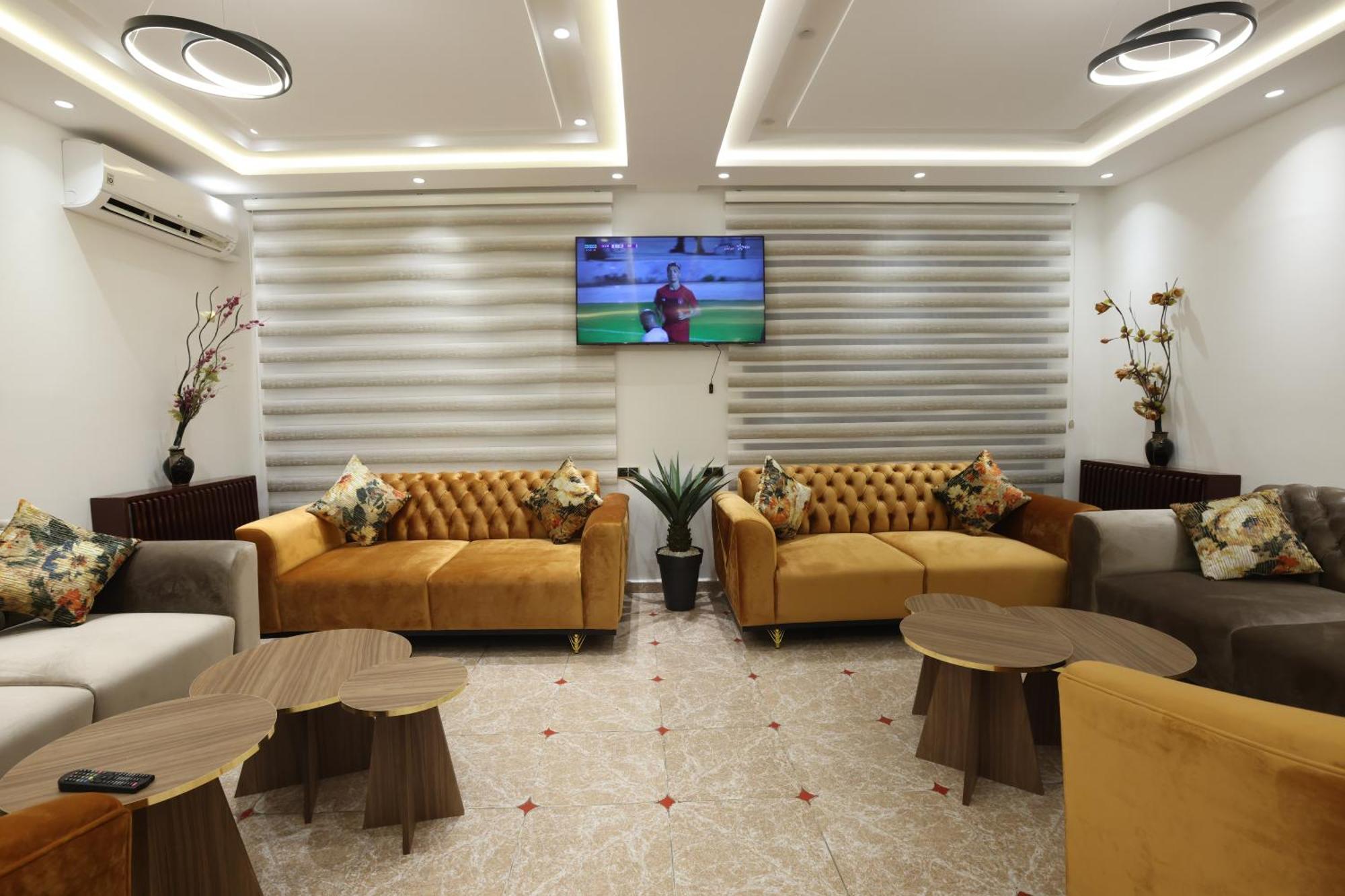 Hotel Des Lilas Уджда Екстериор снимка