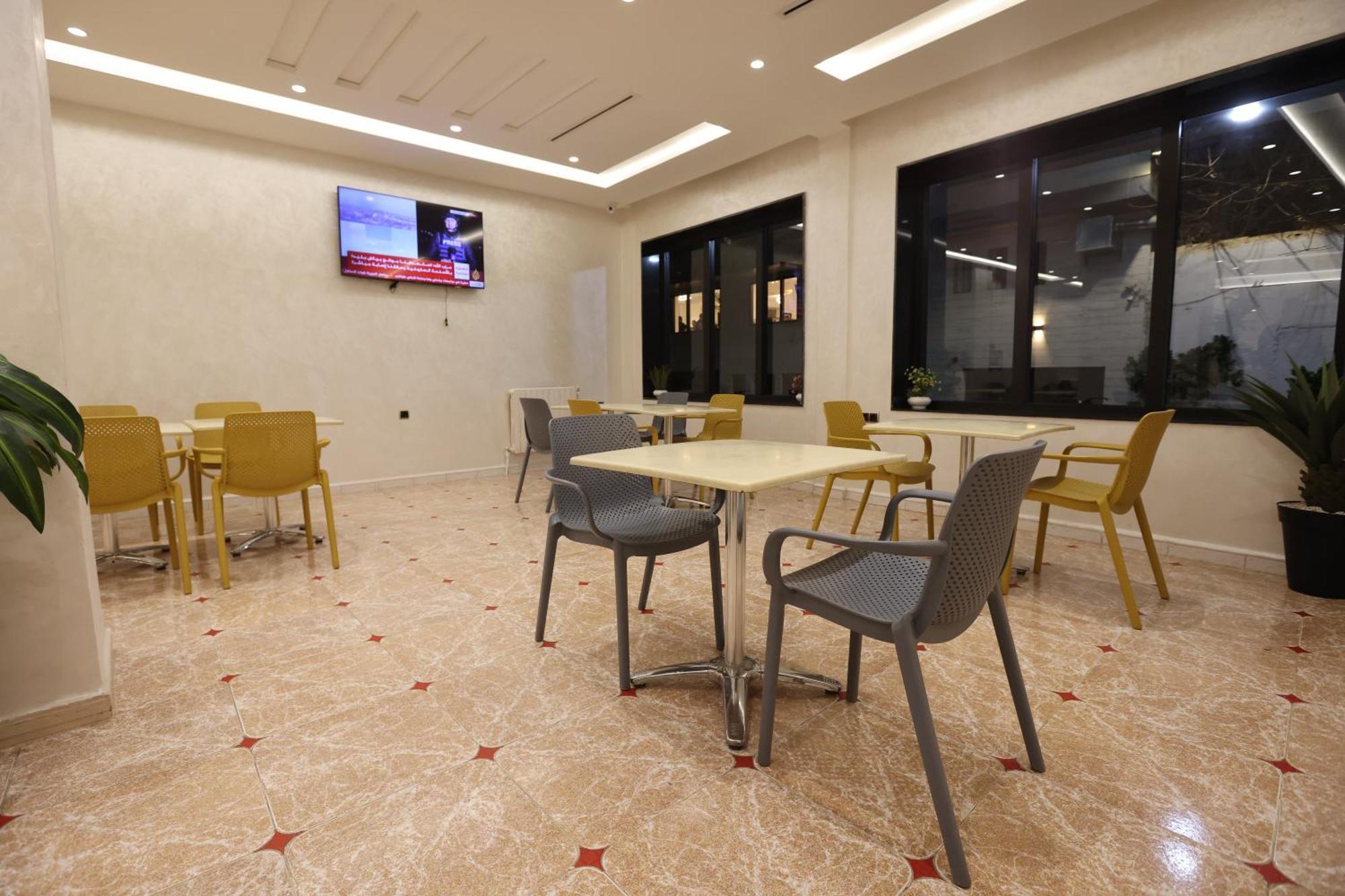 Hotel Des Lilas Уджда Екстериор снимка